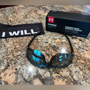 Under Armour Windup-Satin Carbon Baseball Tuned Sunglasses.